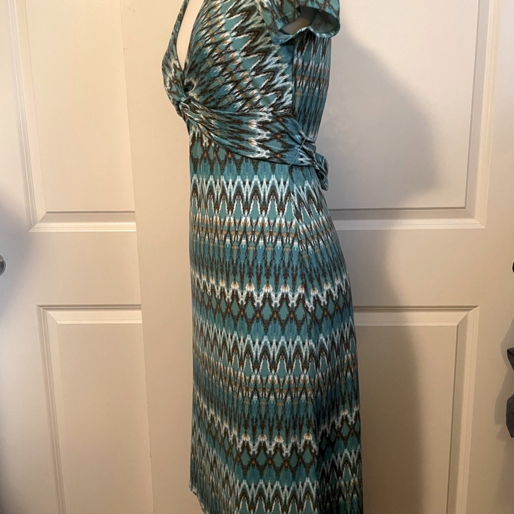 Sent to  Thredup-BCBGMAXAZRIA zigzag twist front dress in teal - Picture 11 of 15